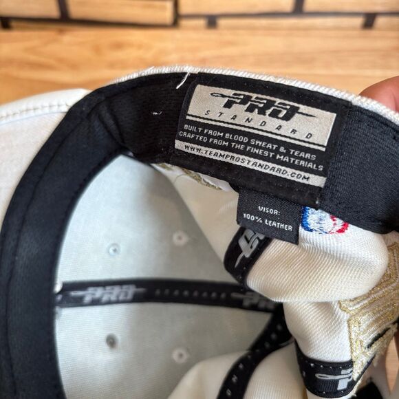 Pro Standard White Chicago Bulls Cap - Picture 11 of 11